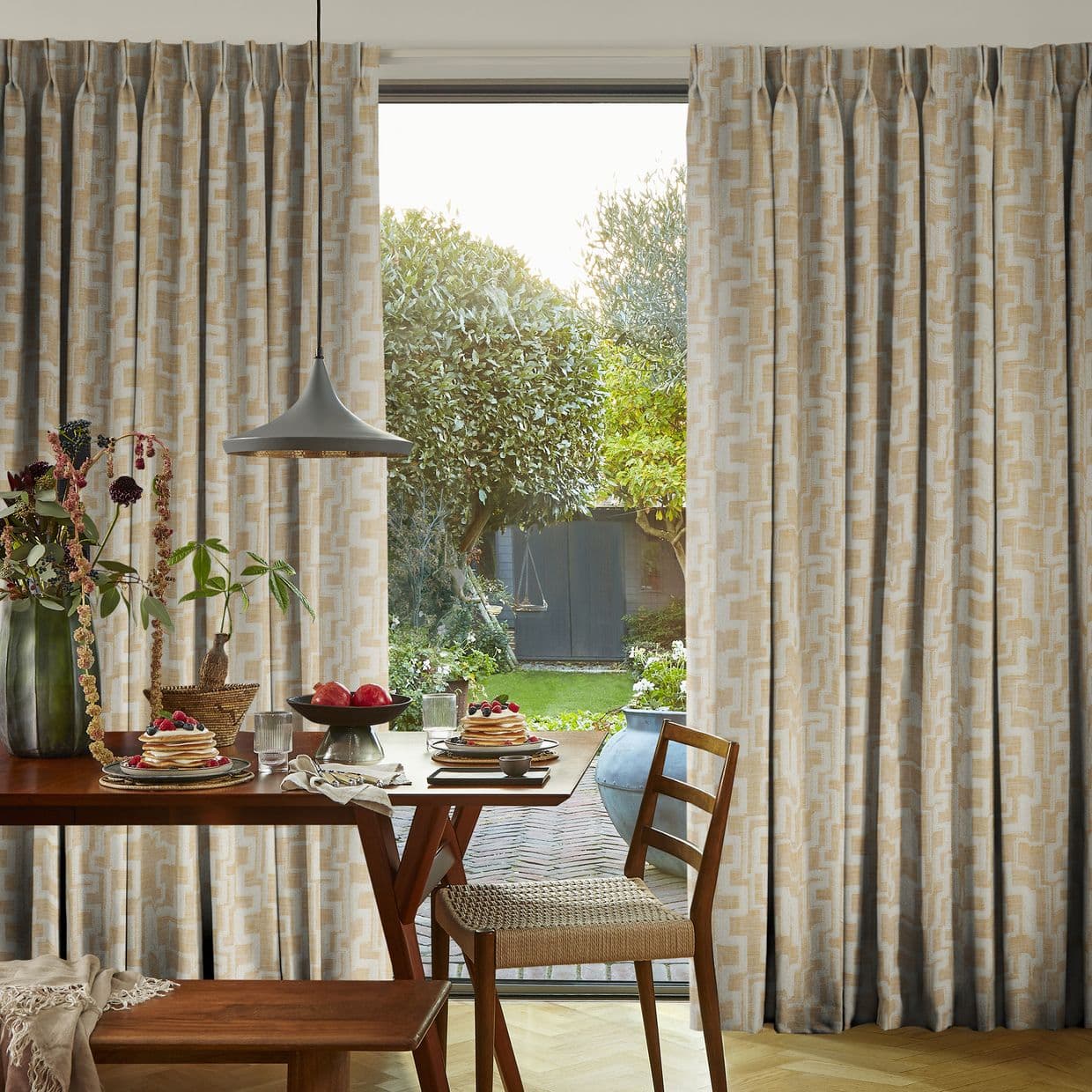Power Honey Curtain
